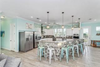 Baywatch Beach House - 8
