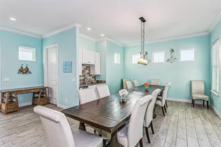 Baywatch Beach House - 2