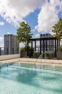 Luxury 1BR at The Crosby Balcony Rooftop Pool - 9