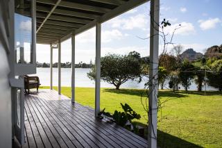 Kingfisher Lodge Waterfront Retreat - 5