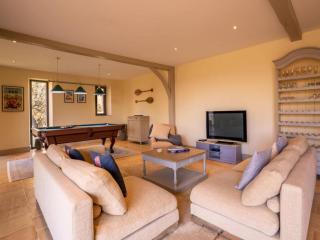 French Villa with Pool & Games Room - 8