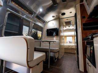 Airstream Stay Private Jacuzzi & Volcano View - 3