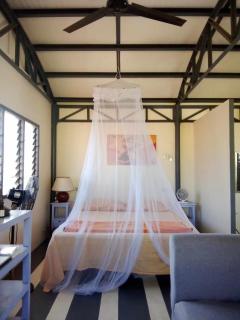 AquaHaven Stay with balcony and Aquarium - 4