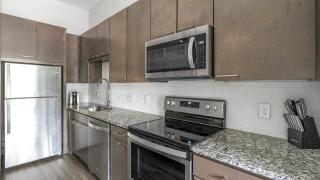 Landing Beautiful 1BD Courtyard Yoga Studio - 2