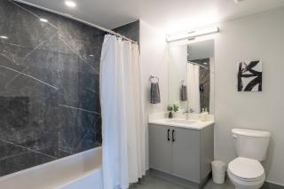 Luxe 2BR Retreat 5Min PATH to NYC Rooftop and Gym - 4