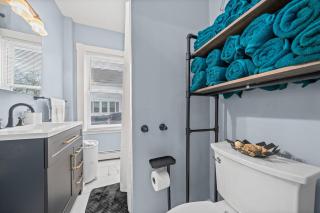 Regent Luxury Suite with Private Patio & Parking - 4
