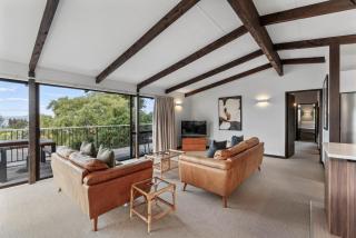 Acacia View at No 3 - Acacia Bay Holiday Home - 4