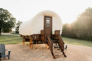 Romantic Wagon Escape Lake Access & Pickleball - 0