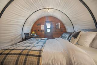 Romantic Wagon Escape Lake Access & Pickleball - 5
