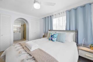 Crabpot Manor, waterfront holiday home plus plus - 2