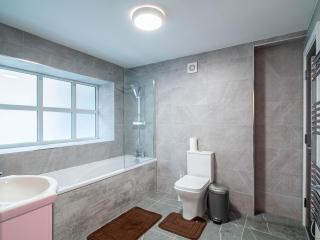 Central Doncaster Court House Stay - 1