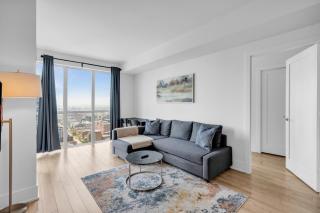 Downtown Toronto Skyline Suite With Free Parking - 9