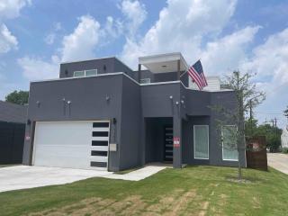 Downtown Dallas 3BR Rooftop Retreat with PS5 and Home Gym - 9