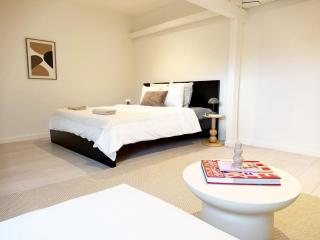 Private Room in 5BR & 1LR shared Aprt, near City Center with Kitchen & WiFi - 0