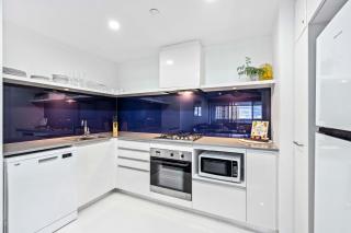 Circle on Cavill - Ocean View Apartment - Hosted by Wow Stay - 6