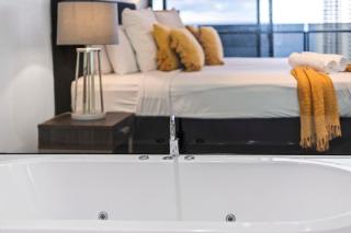 Circle on Cavill - Ocean View Apartment - Hosted by Wow Stay - 5