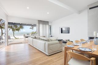 Seaside Serenity - Luxury Beachfront Home - 3