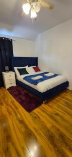 Spacious 3-Bedroom House with Parking & Garden - 3