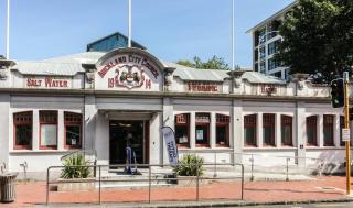 High-end Viaduct studio apartment! - 4