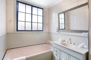 Cozy 3-Bedroom Retreat in Coburg - 6