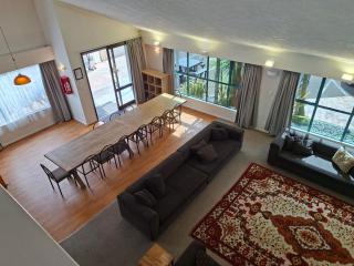 RotoVegas House - Huge house, hot tub & room for 20 guests! - 6