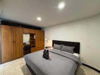 High Floor 2BR 1Bath Near BTS Night Market 5PAX - Bangkok - 4