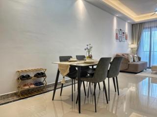 R&F Princess Cove 2BR Seaview Strategy Location - 4