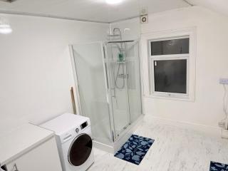 Bespoke 2 Bedroom Apt Derby City - 4