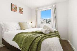 Central upstairs apartment next to Cathedral and Stadium, FREE carpark - 4