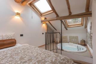 Tiny loft with jacuzzi - 0