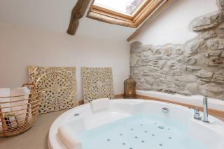 Tiny loft with jacuzzi - 6