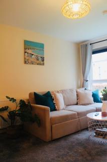 Modern Ground floor 2 Bed Apartment Secure Parking & Perfect for City- CelticEmirates Stadium - 0