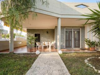 Elisa's - Villa with Garden - 8