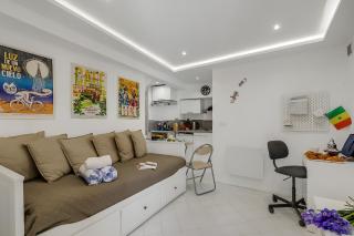 Old Town Apartments 50m Beach and Shop - 8