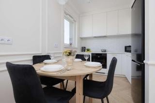 Elegant Apartment With Parking Space Near EXPO XXI In Warsaw by Noclegi Renters - 1