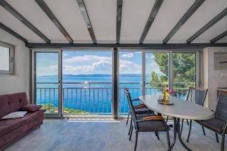 Seafront House with Private Beach Access & Parking - 5