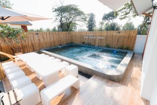 Tenki poolvilla srisaket - 0