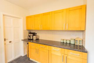 Cozy Home Close to Queens Hospital with High Speed WiFi and Tumble Dryer - 1