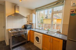Cozy Home Close to Queens Hospital with High Speed WiFi and Tumble Dryer - 6