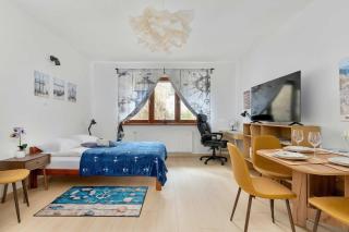 Cozy Studio with Workspace near the SKM Station by Noclegi Renters - 3