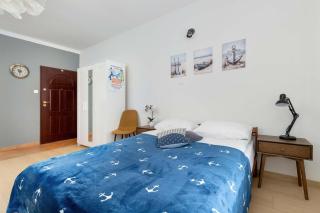 Cozy Studio with Workspace near the SKM Station by Noclegi Renters - 2