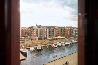 Granaria Riverside Suites by Downtown Apartments - 2