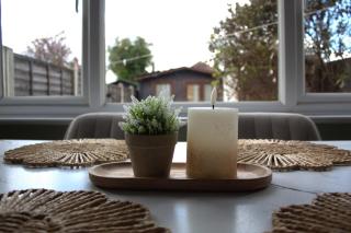 Stylish Heathrow Retreat 2-Bed Near Station - 7