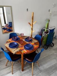 Apto reformado com praia a 1 min - 0