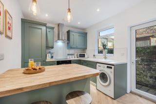 Hornsey Retreat - Anfield - Sleeps 7 - Parking - 6