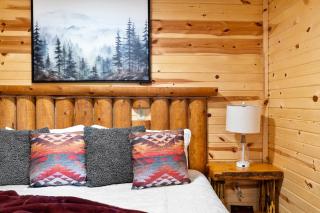 Bison Trail House- Rustic Cabin Retreat - 7