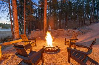Bison Trail House- Rustic Cabin Retreat - 9
