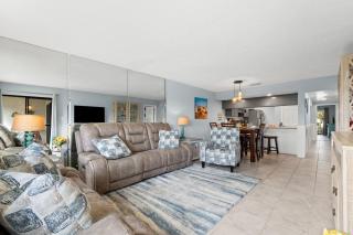 Edgewater Golf Villas #2714 by Book That Condo - 6