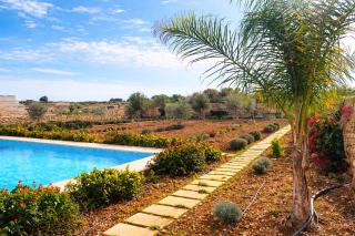 Cliff's Edge Luxury Apartment With Large Pool & Stunning Views - 5