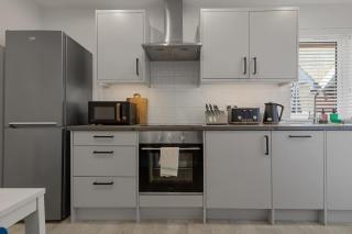 Urban Heights - 2 Bed Apartment - Short Stays UK Ltd - 9